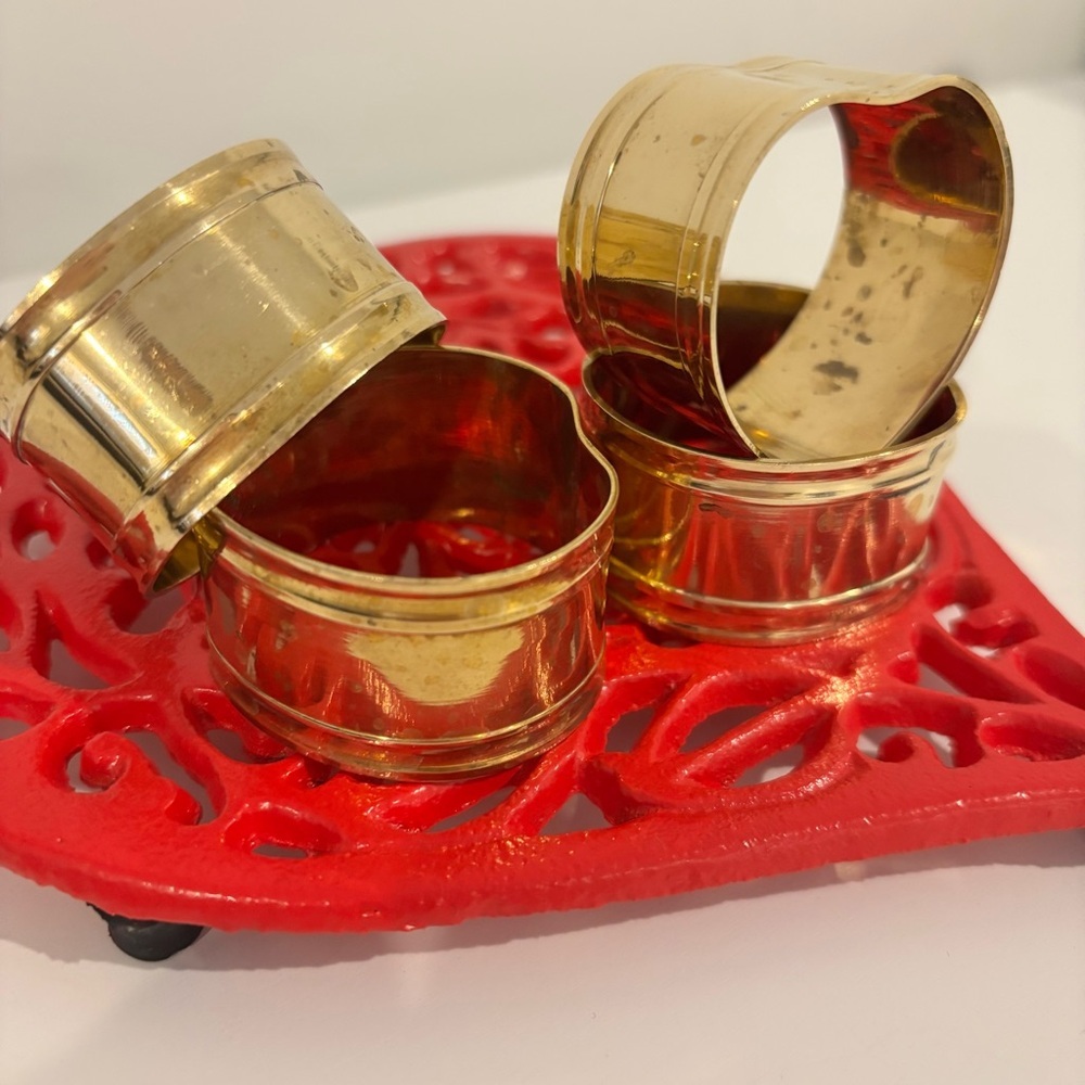 Vintage brass heart shaped napkin ring holders SET OF FOUR - Picture 4 of 12